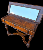 18th Century Italian Walnut Dressing Table - Image 4